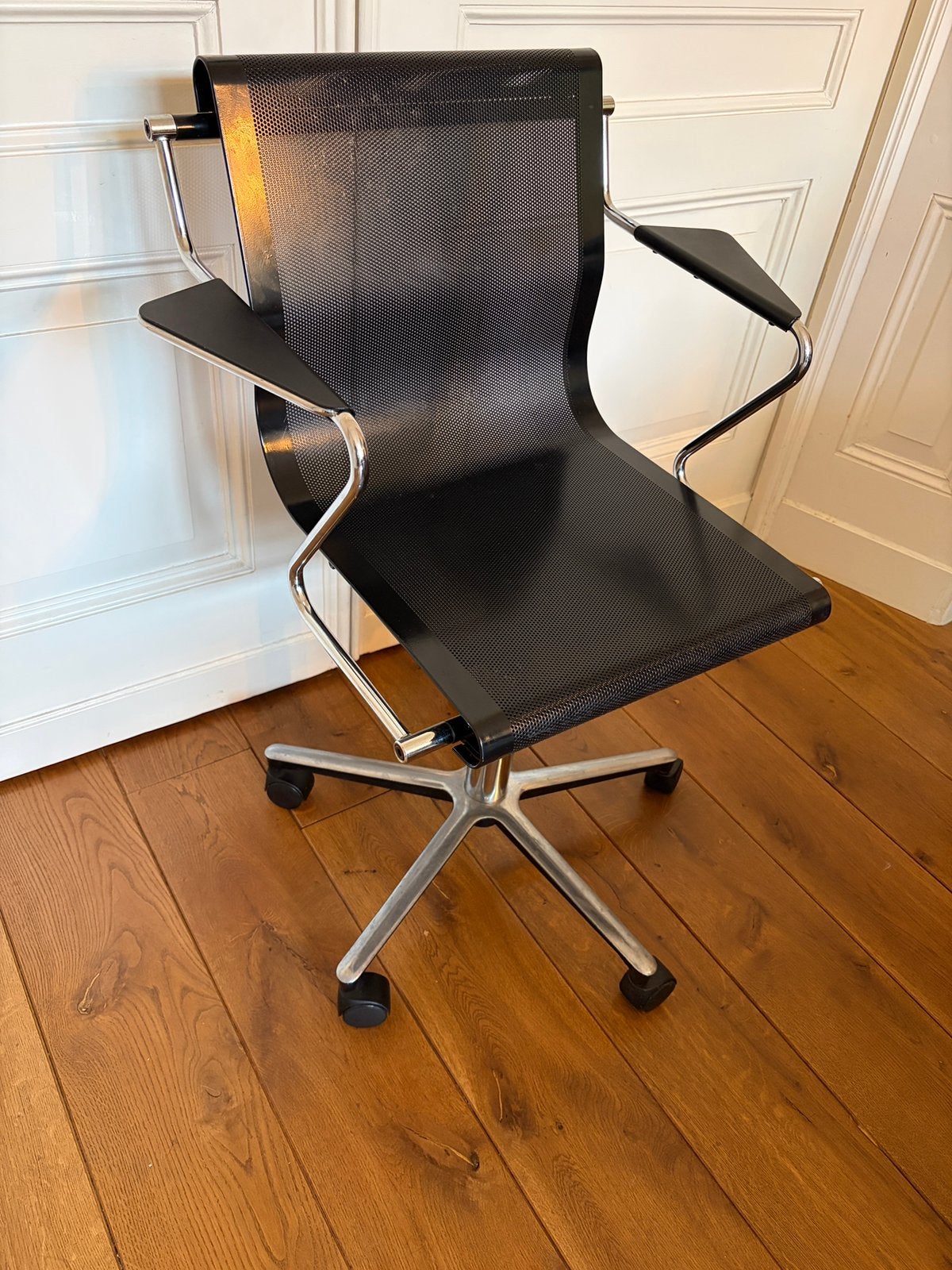 Unieke metalen jaren ‘80 design bureaustoel Airon Italy, Antiek en Kunst, Ophalen
