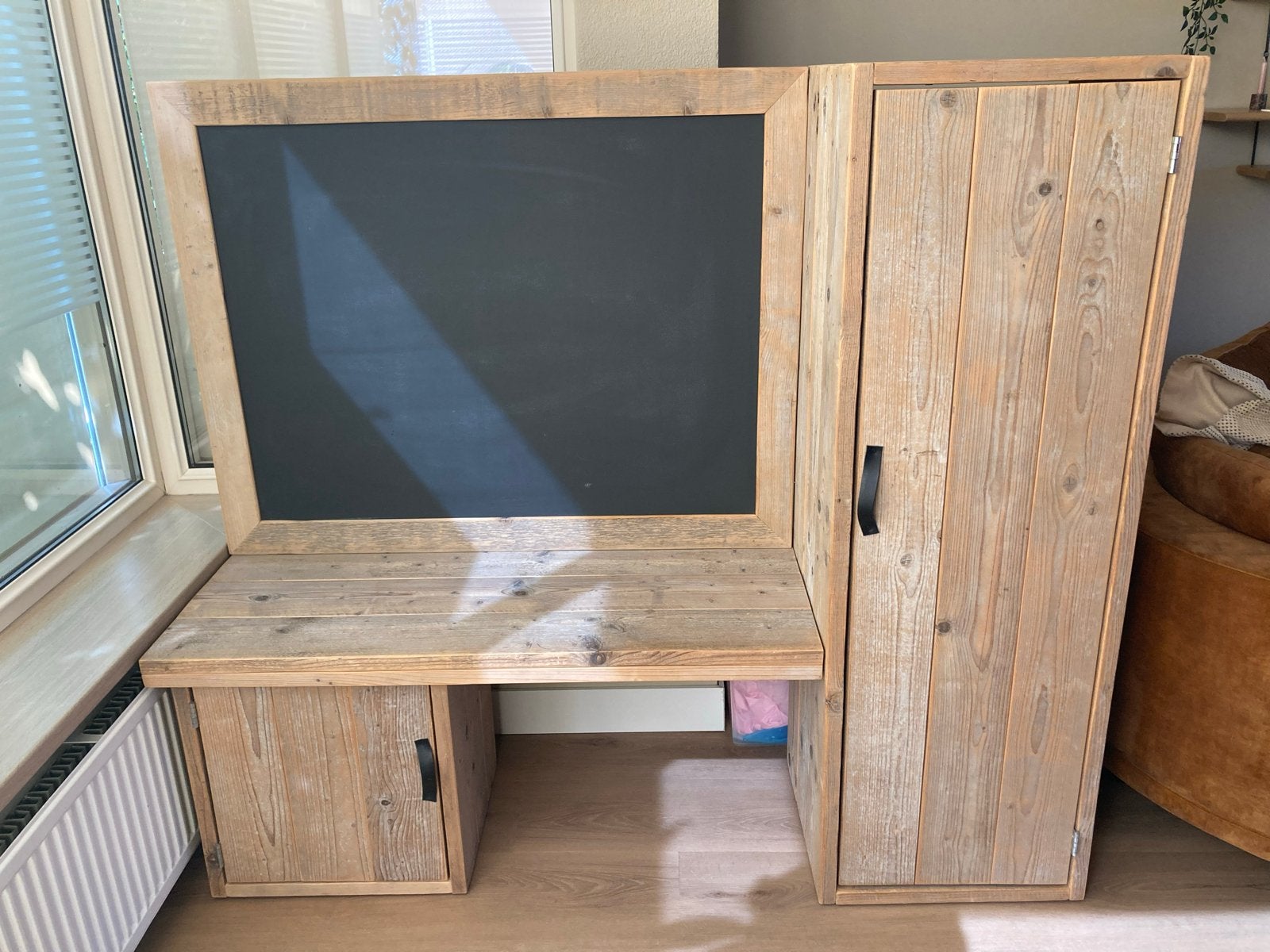 Steigerhouten kast met magnetisch krijtbord en opbergruimte, Ophalen, Opbergruimte, Gebruikt, Hout