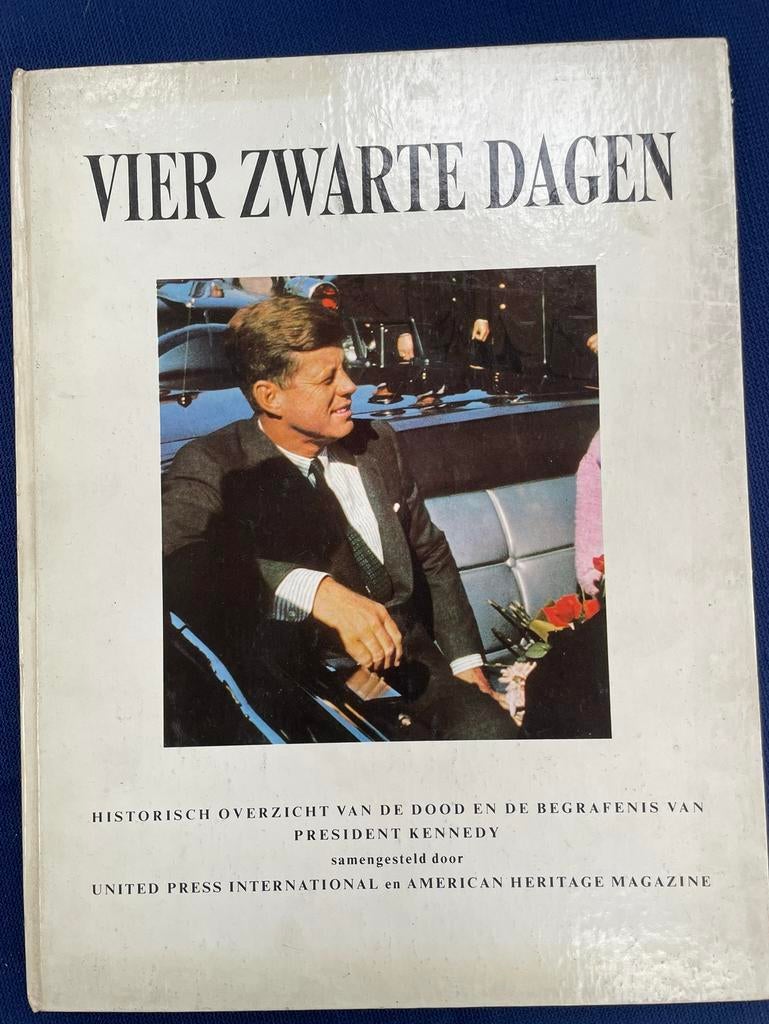 Vier zwarte dagen boek Kennedy, Ophalen of Verzenden, Zo goed als nieuw