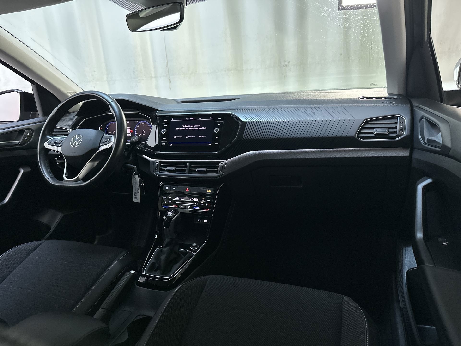 Volkswagen T-Cross 1.0 TSI 110pk DSG R-Line Stoelverwarming, Auto's, Dealer onderhouden, Gebruikt, Met garantie (alle), Origineel Nederlands