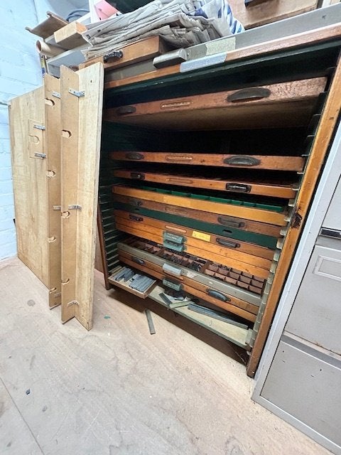 Antieke Letterkast met Loden Letters, Ophalen