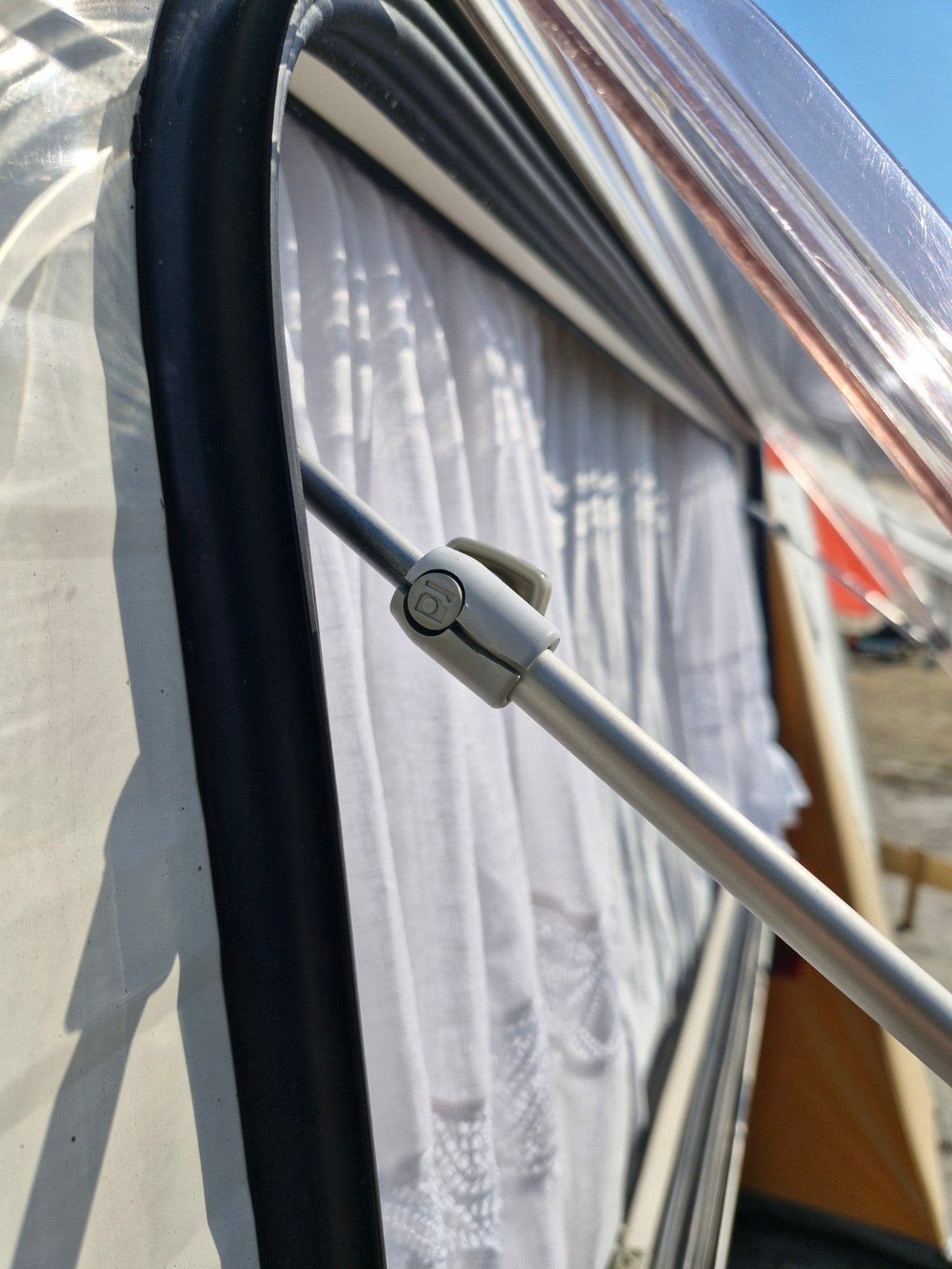 raamuitzetter van kunststof en aluminium., Caravans en Kamperen, Ophalen of Verzenden, Zo goed als nieuw