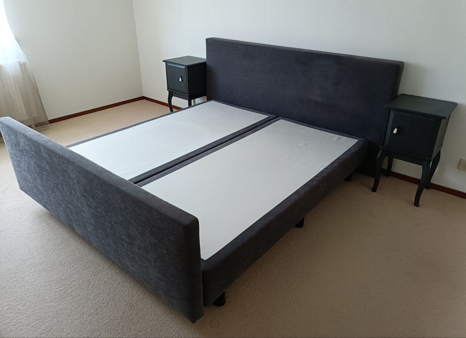 Tweepersoons boxspring bed met nachtkastjes, Ophalen, Tweepersoons, Zo goed als nieuw, 180 cm
