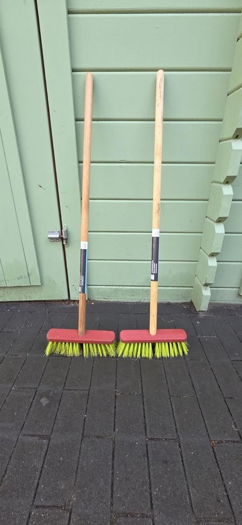 Kinder bezems, Tuin en Terras, Hand-tuingereedschap, Ophalen, Zo goed als nieuw