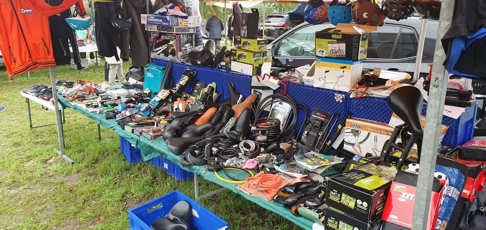 te koop heel veel fiets spullen. markthandel partij handel, Ophalen