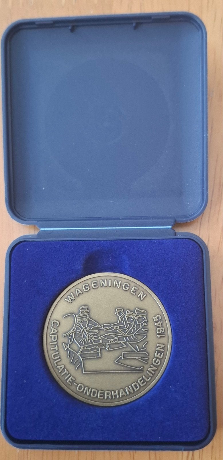 Wageningen Bevrijdingsmedaille 1945 in doosje, Postzegels en Munten, Ophalen of Verzenden, Overige materialen, Nederland