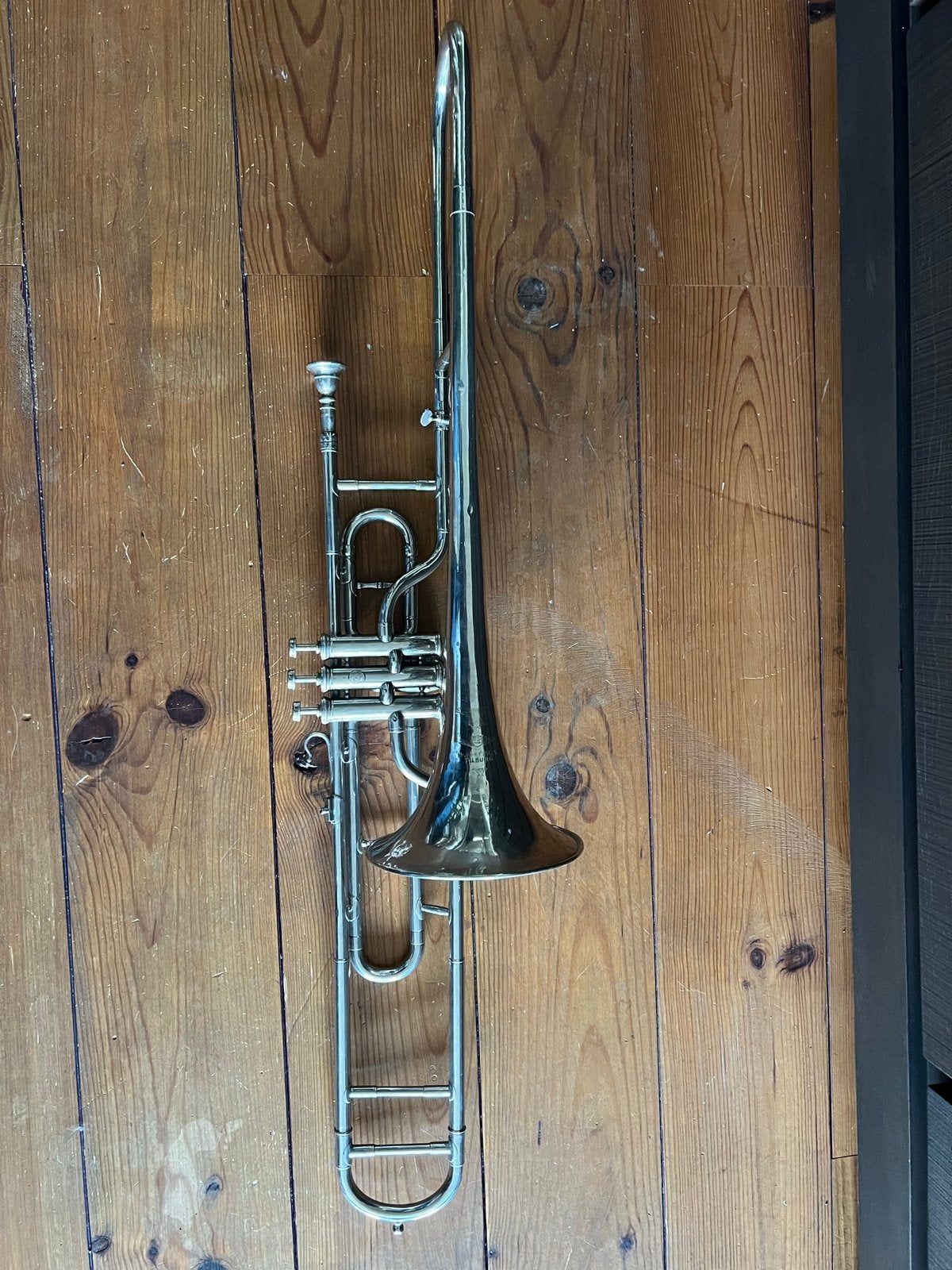 Antieke trombone van M.J.H. Kessels Tilburg met koffer, Ophalen of Verzenden, Gebruikt, Overige typen, Met koffer