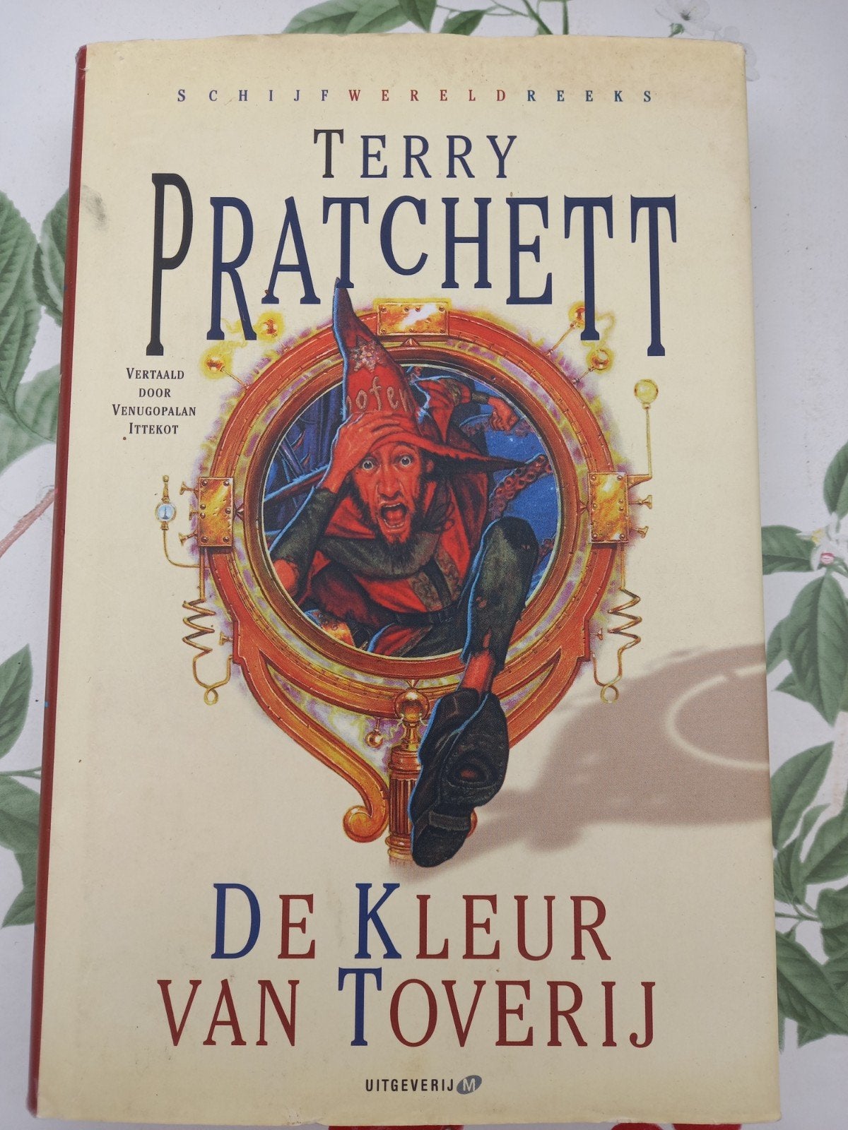 M6 Terry Pratchett - De kleur van toverij, Boeken, Ophalen of Verzenden, Zo goed als nieuw, Terry Pratchett