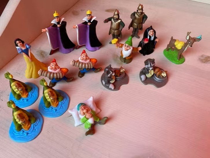 Disney poppetjes 16 stuks AH, Verzamelen, Ophalen of Verzenden, Sneeuwwitje of Doornroosje, Zo goed als nieuw, Beeldje of Figuurtje