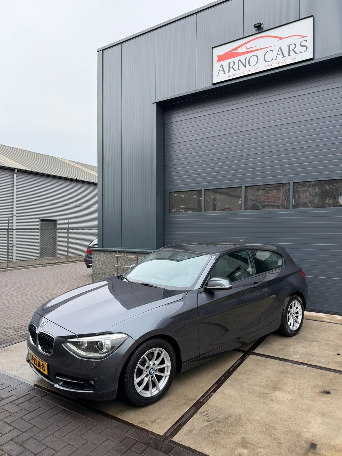 BMW 1-Serie 116i 3DR 2013 Grijs - COMPLEET IN ORDE - APK ✅, Auto's, BMW, Bedrijf, 1-Serie, Benzine, A, Hatchback, Handgeschakeld