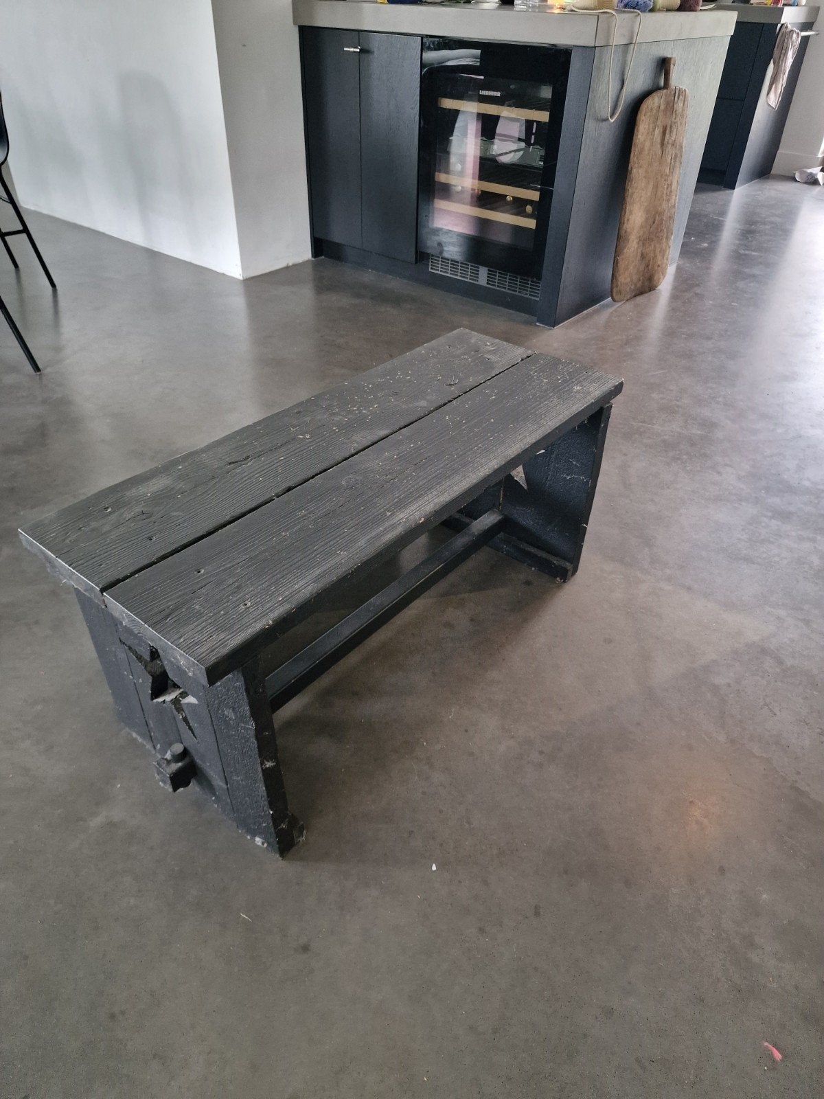 Steigerhouten kindertafel met bankje - Zwart, Kinderen en Baby's, Kinderkamer | Tafels en Stoelen, Ophalen of Verzenden, Gebruikt