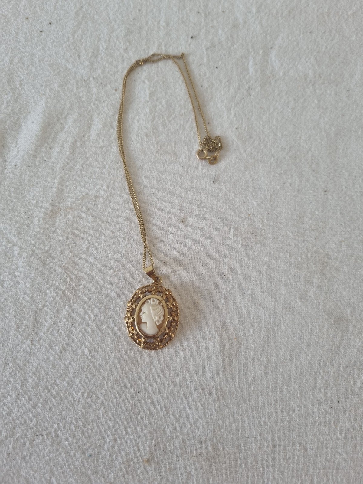 14 Kt Gouden ketting met camee hanger, Met hanger, Gebruikt, Ophalen of Verzenden, Goud