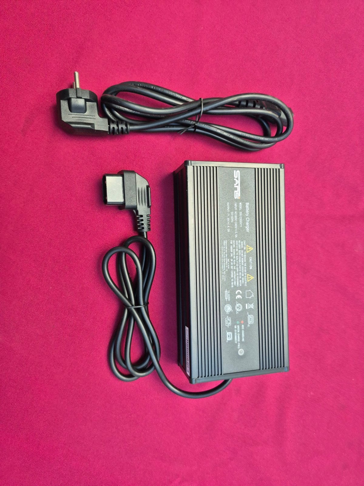 SANS Batterijlader Model SSLG300V71, Nieuw