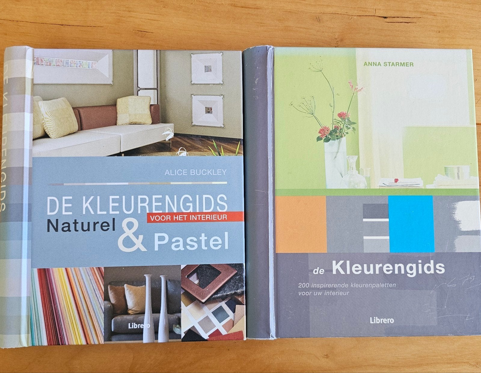 2x De Kleurengids: Natuurlijk & Pastel + 200 Kleurenpaletten, Boeken, Ophalen of Verzenden, Zo goed als nieuw, Alice Buckley, Anna Starmer