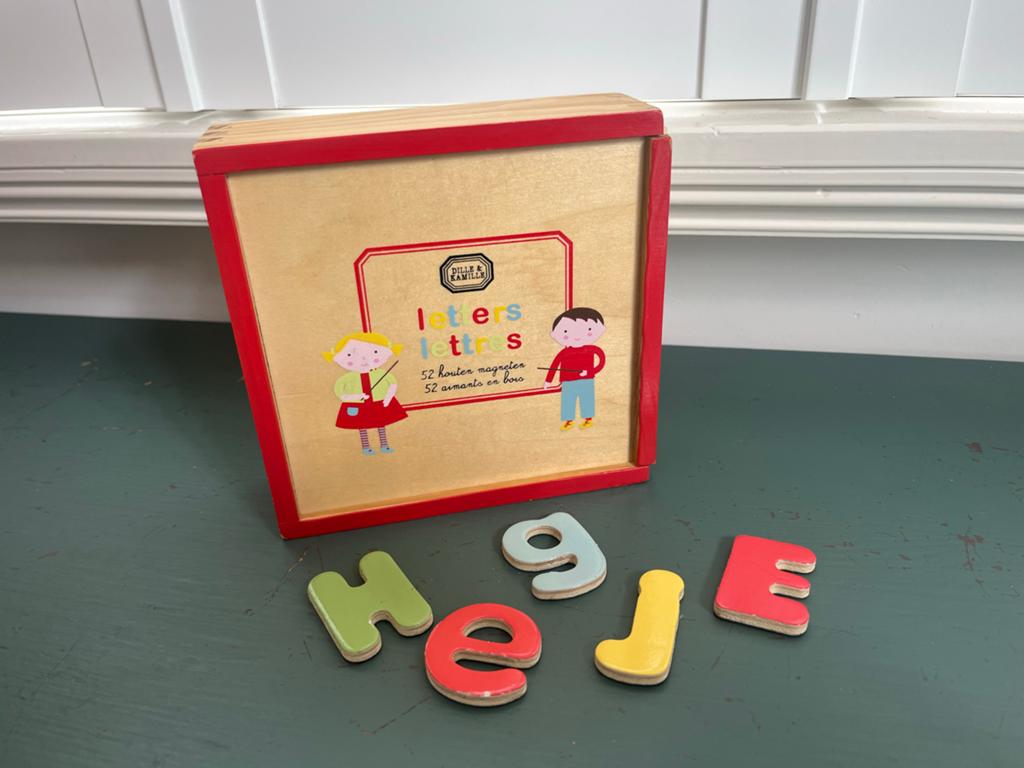 Nieuwe houten magneet letters • dille en kamille, Ophalen of Verzenden, Nieuw