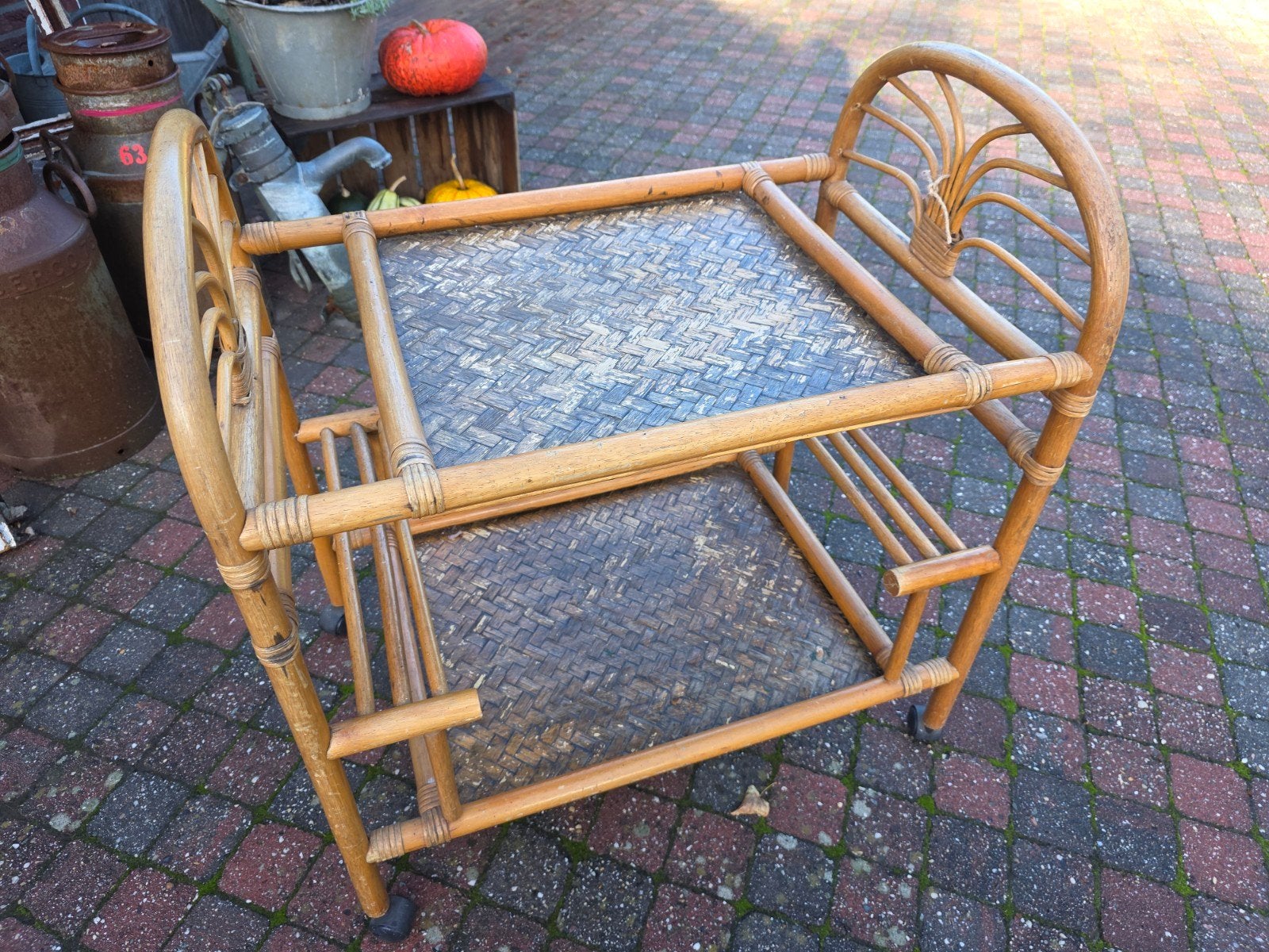 brocant serveerwagen, Ophalen