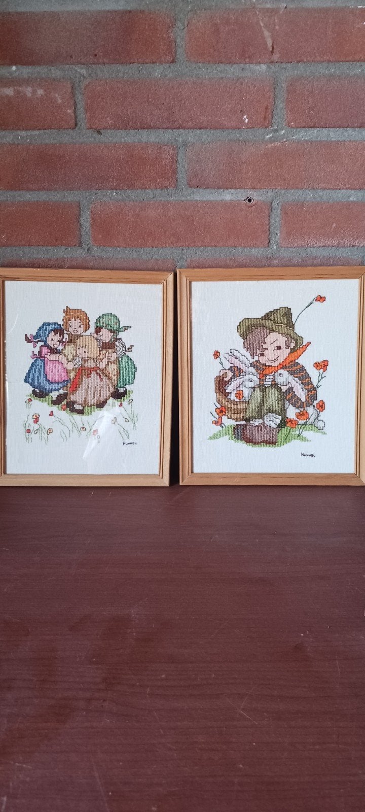 Geborduurde Hummel schilderijtjes (2 stuks), Ophalen of Verzenden, Zo goed als nieuw, Overige typen