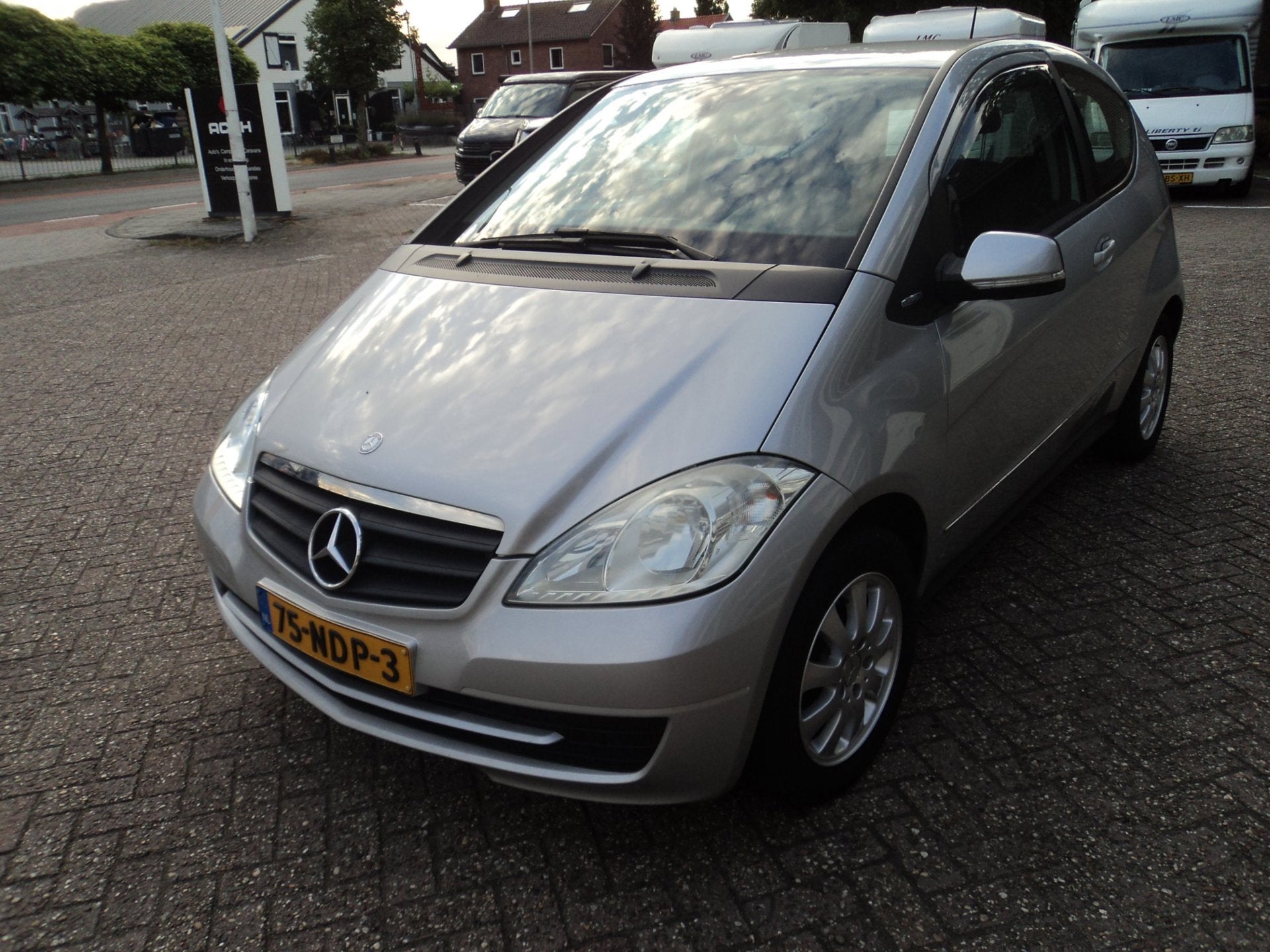 Mercedes-Benz A-klasse 160 BlueEFFICIENCY Business Class, Voorwielaandrijving, Euro 5, Stof, Zwart