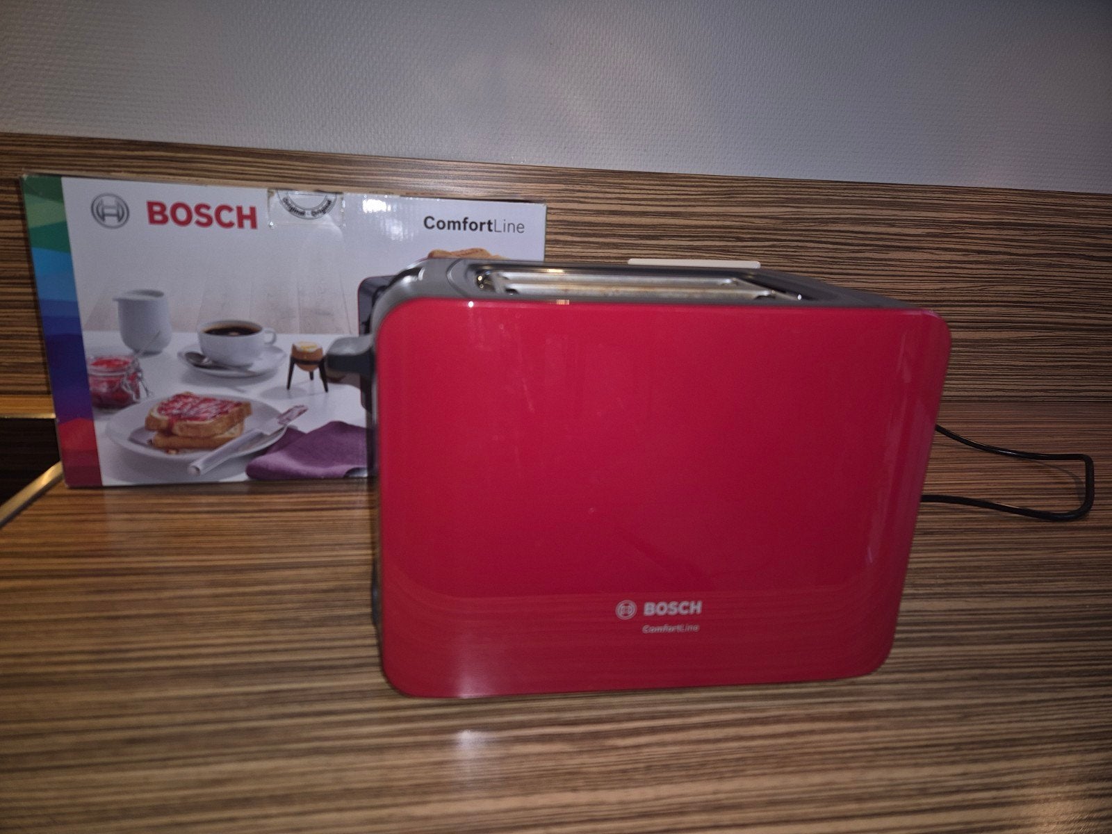 Bosch ComfortLine Broodrooster - Rood, Ophalen of Verzenden, Gebruikt, Uitneembare kruimellade