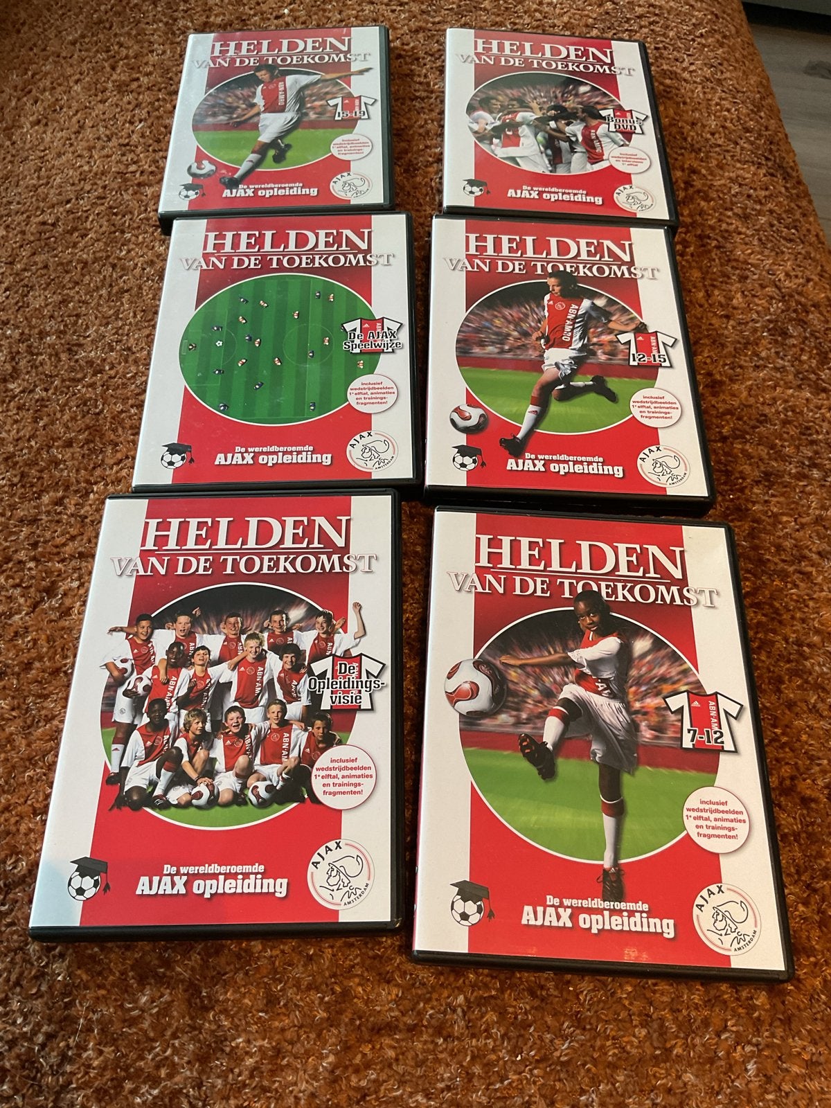Ajax Helden van de Toekomst DVD Boxset - Voetbaltraining, Cd's en Dvd's, Dvd's | Sport en Fitness, Cursus of Instructie, Alle leeftijden