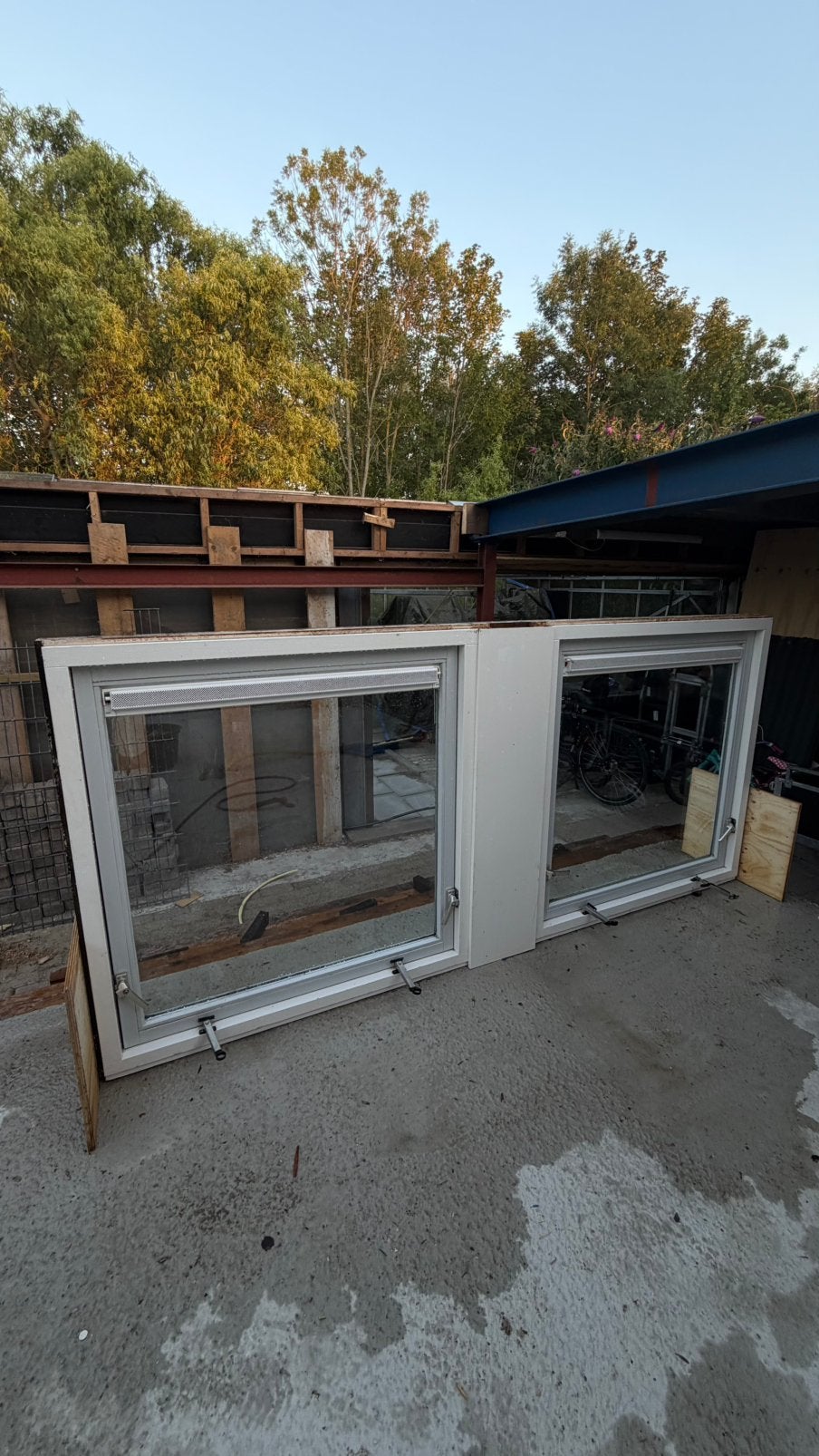 Dubbel raamkozijn met dubbelglas, Doe-het-zelf en Verbouw, Raamkozijn, Ophalen of Verzenden, Zo goed als nieuw, 75 tot 150 cm