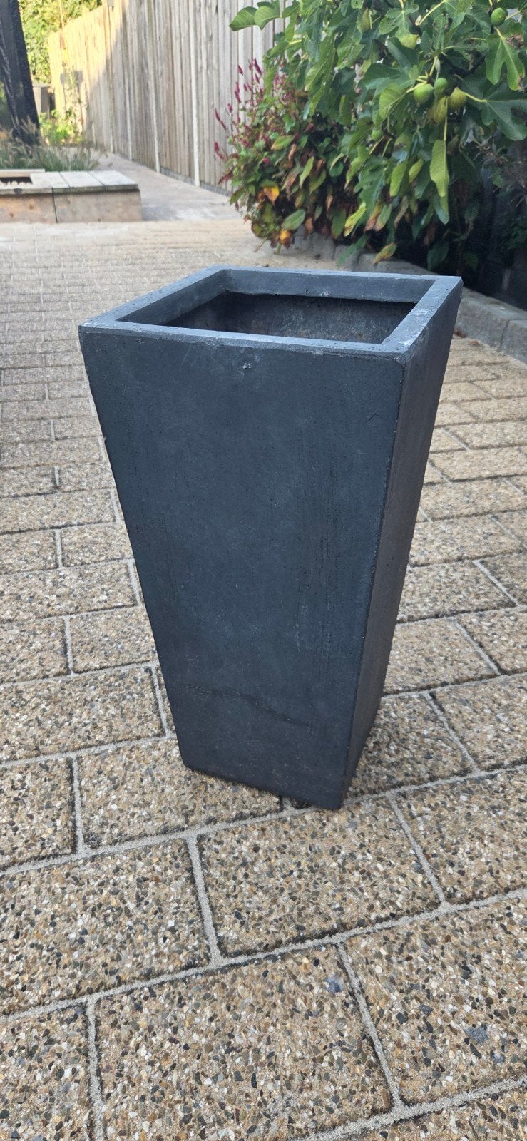 Stijlvolle donkergrijze bloempot/plantenbak, Tuin en Terras, Ophalen, Kunststof, Gebruikt, Minder dan 60 cm