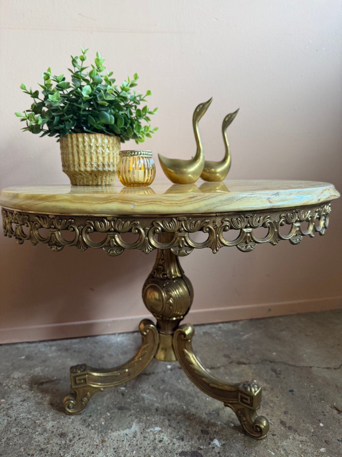 Vintage salontafel met onyx blad en een messing onderstel, Ophalen, Gebruikt, 50 tot 100 cm, 50 tot 100 cm