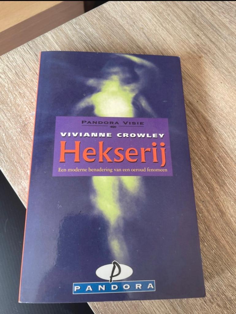 V. Crowley - Hekserij, Boeken, Esoterie en Spiritualiteit, V. Crowley, Spiritualiteit algemeen, Verzenden, Overige typen