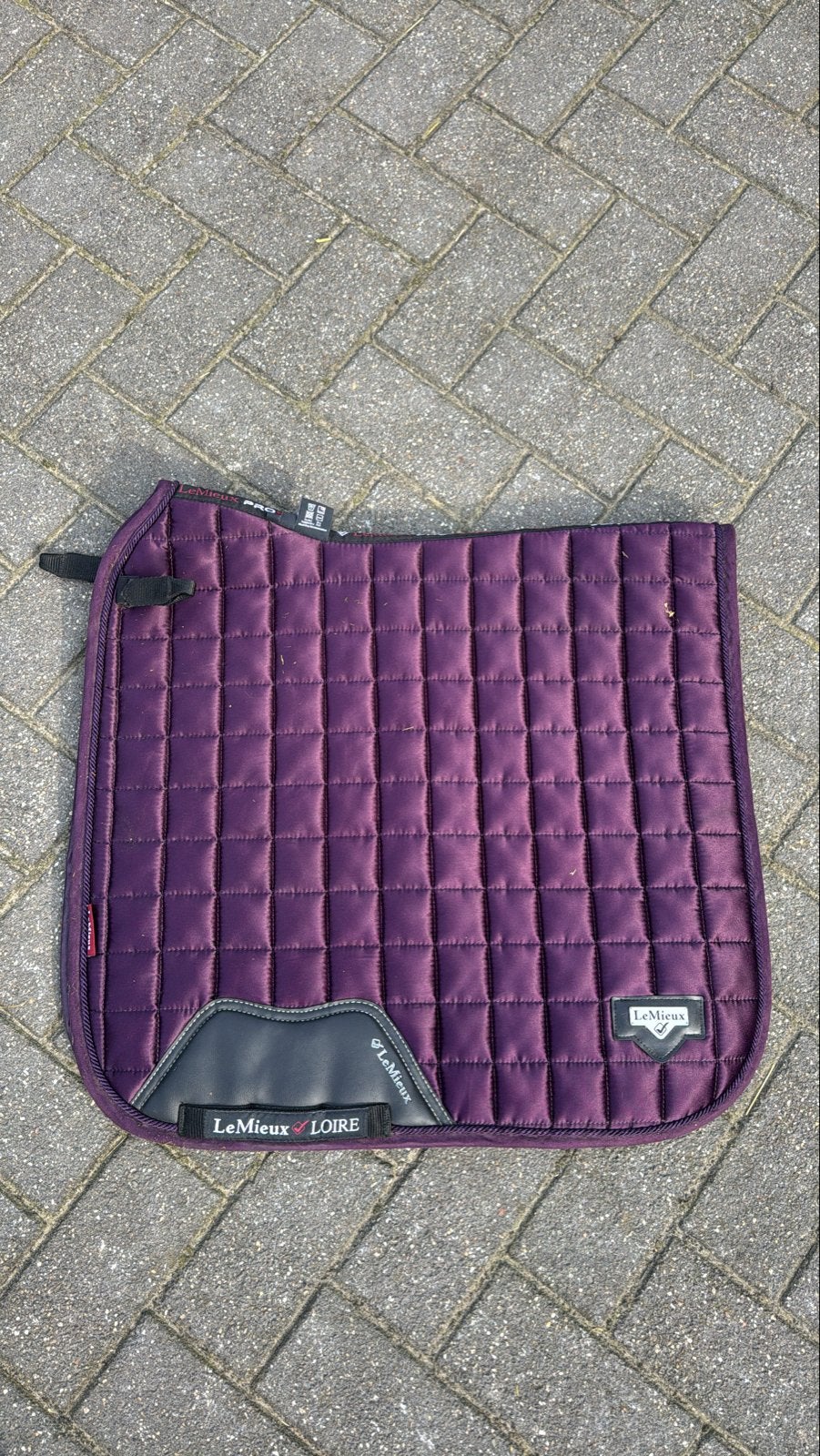LeMieux Loire Satin Full Size Dressage Saddle Pad Color Fig, Dieren en Toebehoren, Ophalen of Verzenden