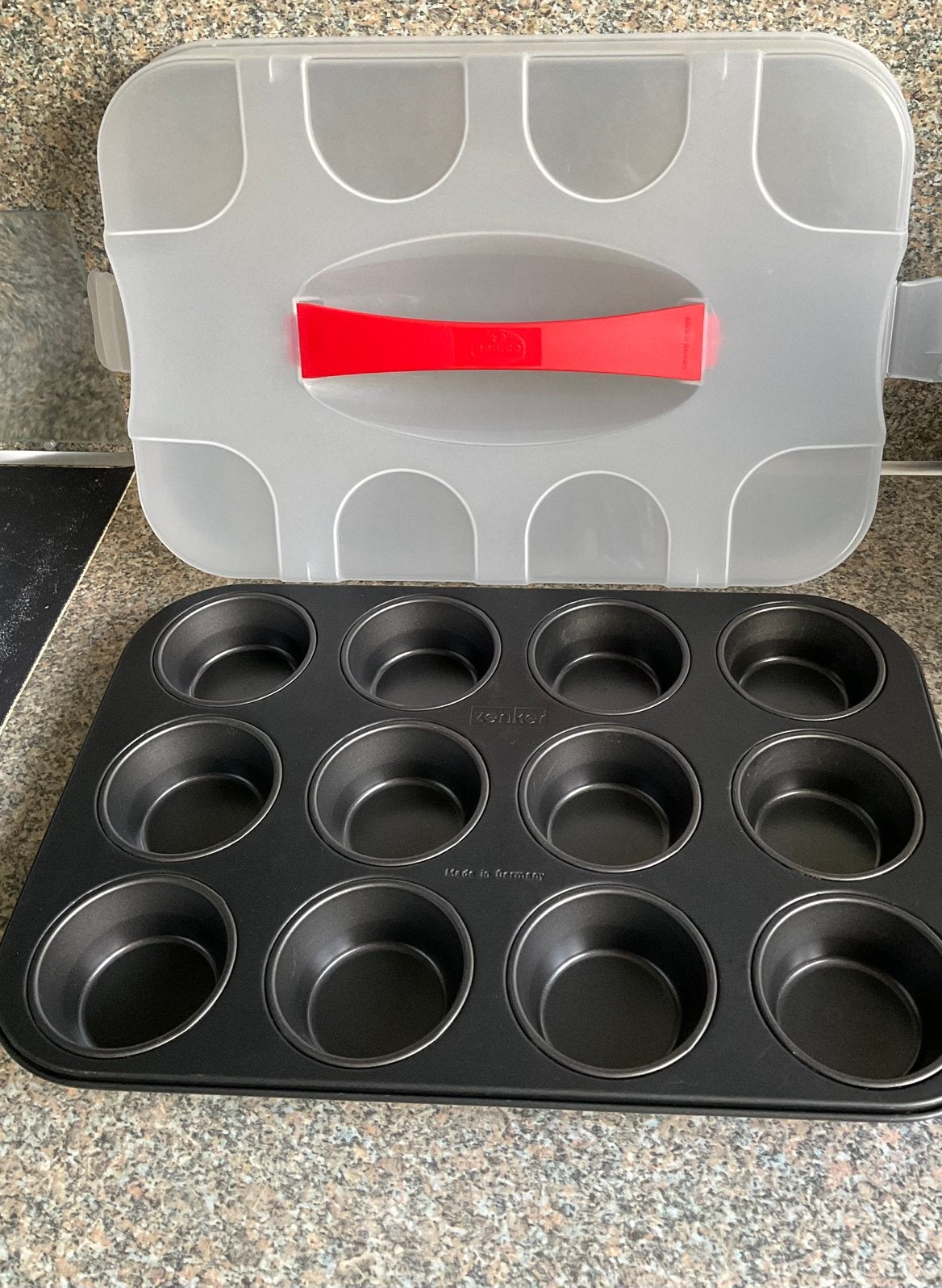 Zenker cupcake bakvorm met transportdeksel voor 12 cupcakes, Ophalen of Verzenden, Gebruikt, Cupcakes, Bakvorm