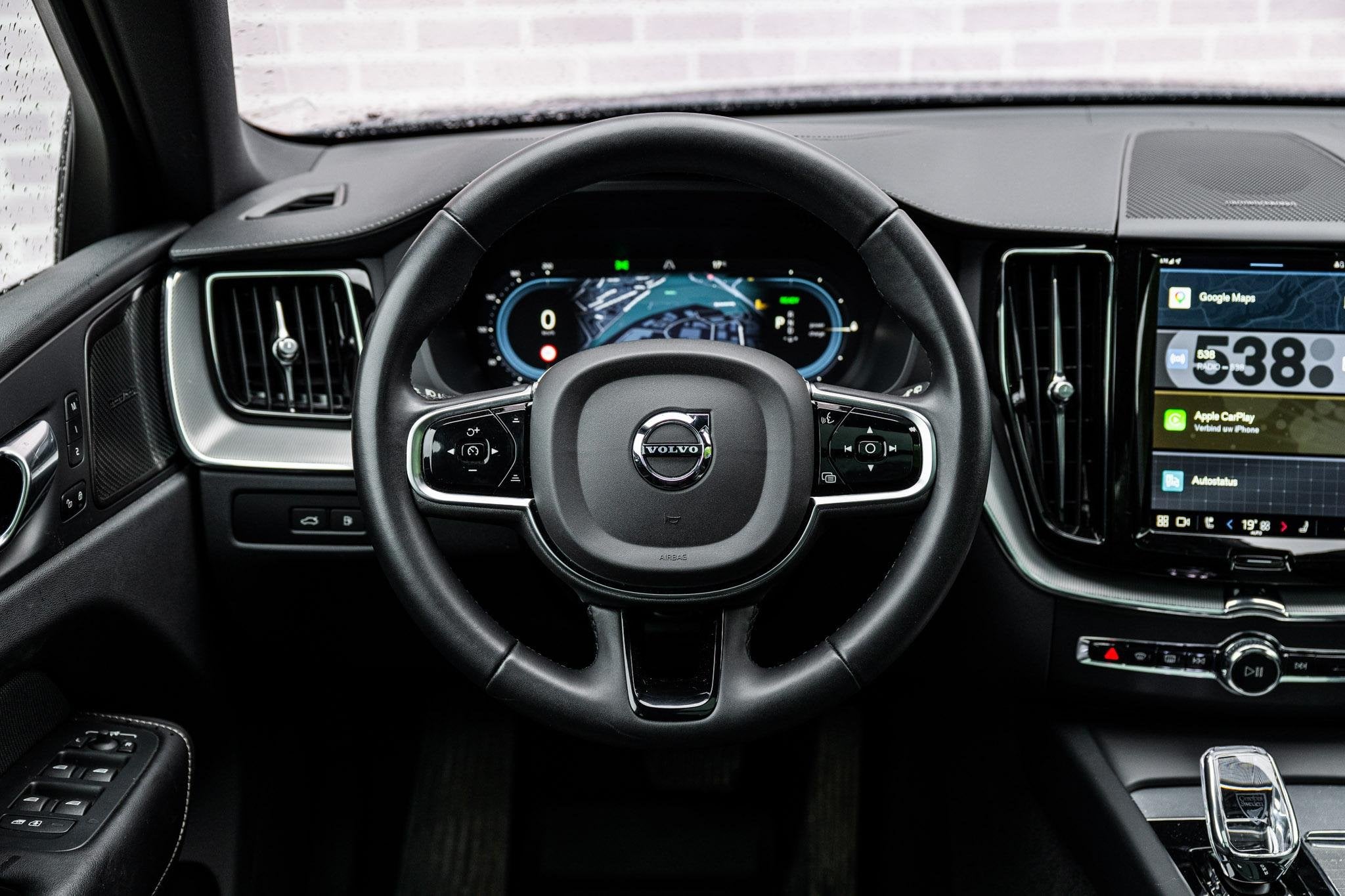 Volvo XC60 Plug-in Hybrid T6 AWD Ultimate Dark | Long Range, Auto's, Gebruikt, Euro 6, 4 cilinders, Blauw