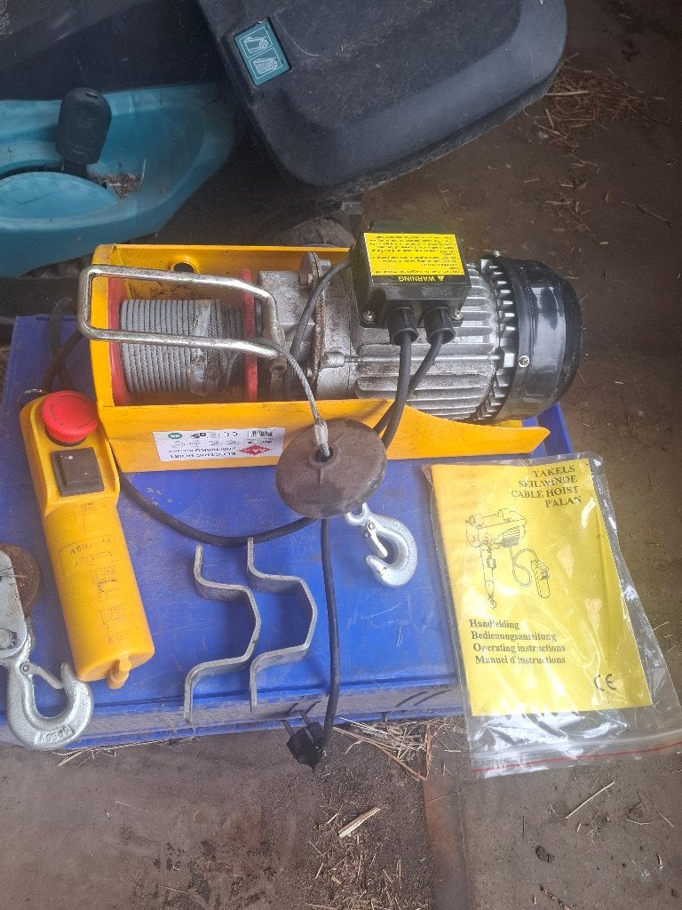 220 volt Takel 400kgx 6mtr 200 kg x 12 mtr  Ongebruikt, Ophalen, Nieuw, Elektrisch