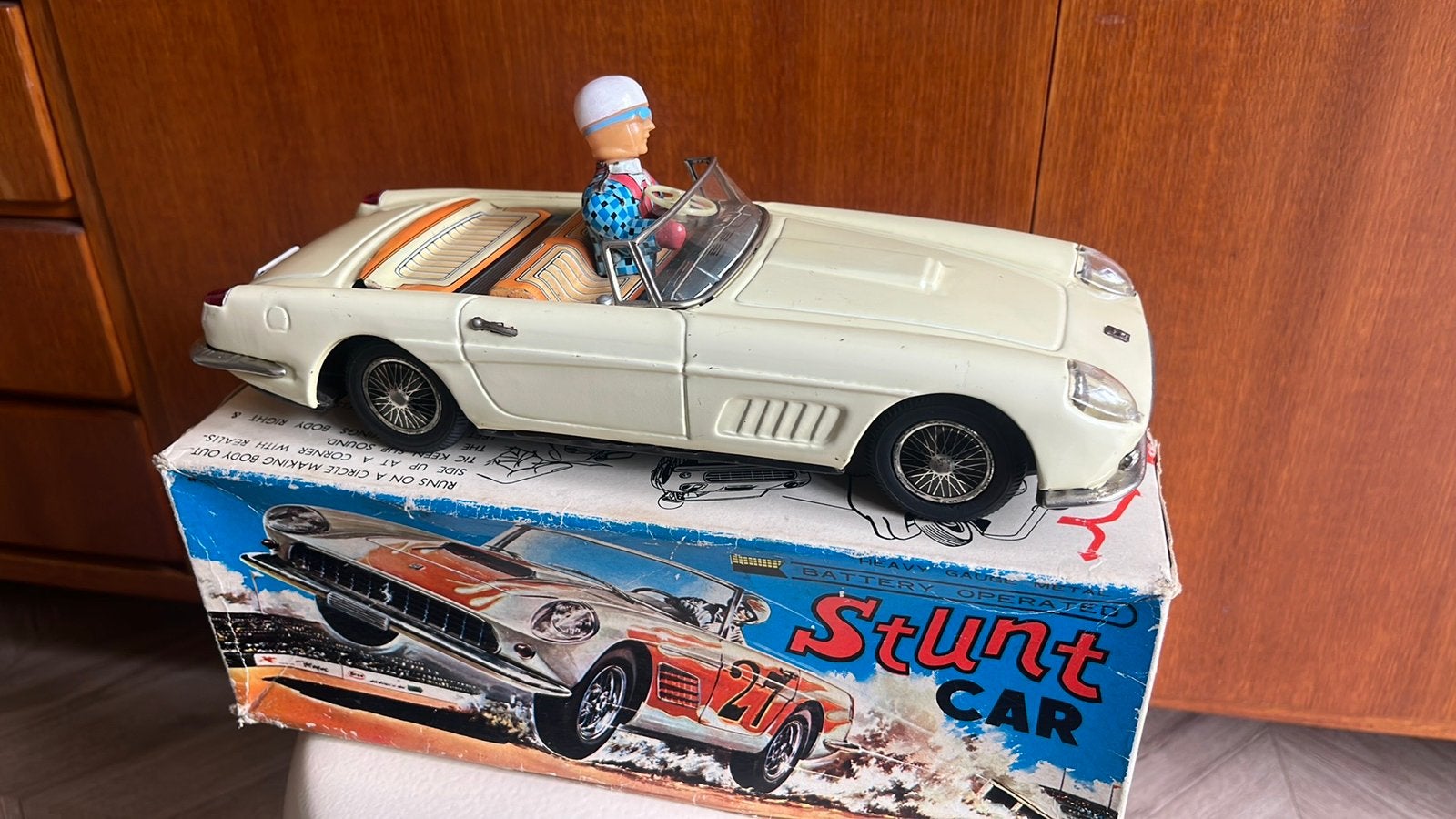Koopje!! Blikken ferrari met doos en blikken bestuurder 29cm, Antiek en Kunst, Antiek | Speelgoed, Ophalen of Verzenden