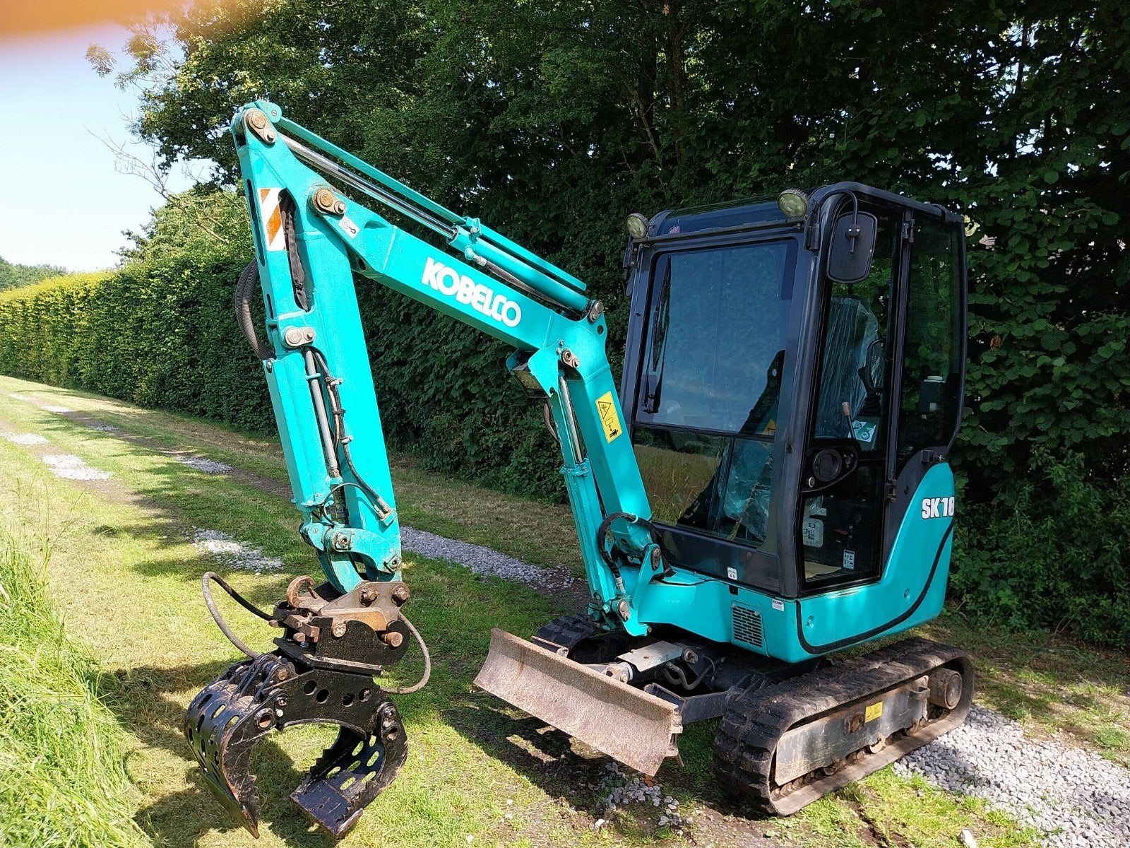 Kobelco SK18 Minigraafmachine met grijper, Ophalen, Graafmachine
