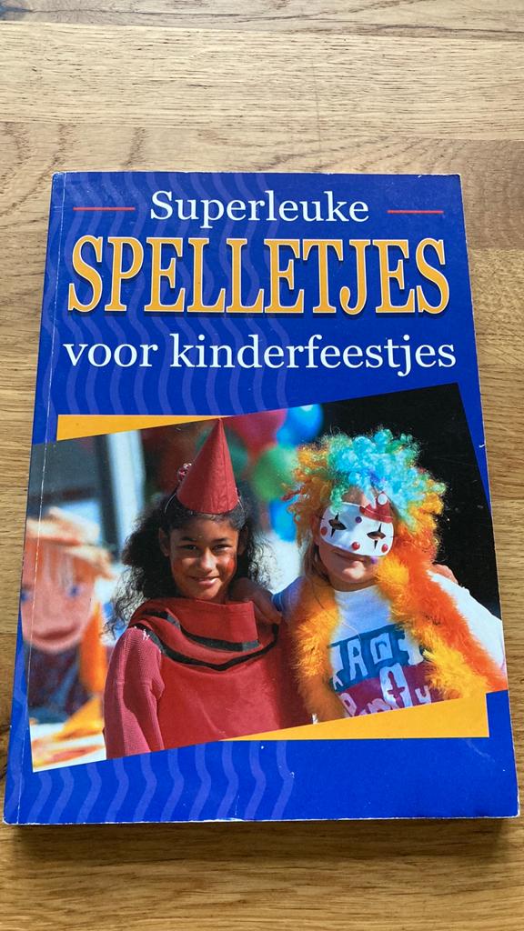 Spelletjes boek - leuke spelletjes voor feestjes, Ophalen of Verzenden, Zo goed als nieuw, Non-fictie