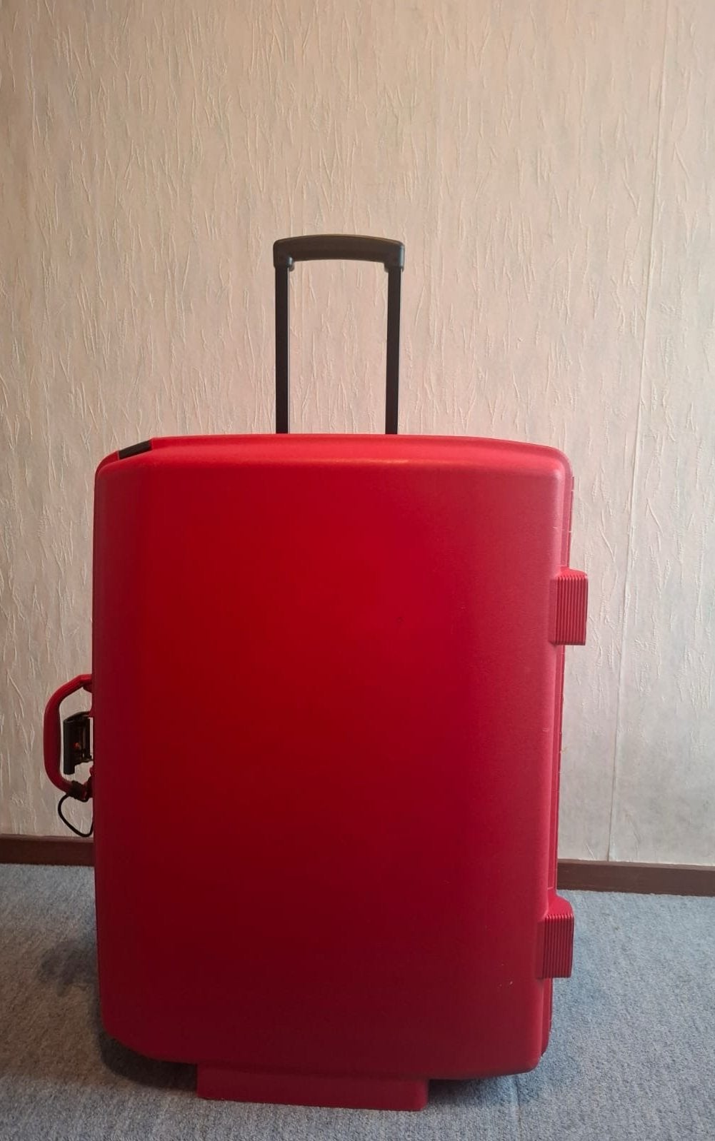 Samsonite rode koffer met wieltjes en slot, Sieraden, Tassen en Uiterlijk, Koffers, Ophalen, Gebruikt, Hard kunststof, 45 tot 55 cm
