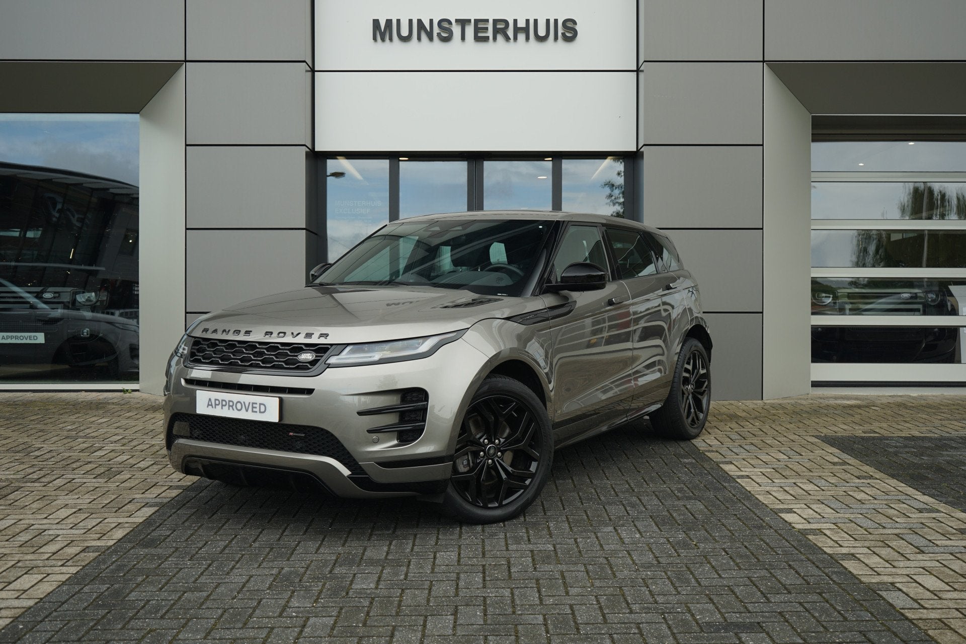 Land Rover Range Rover Evoque P300e AWD R-Dynamic SE | Schui