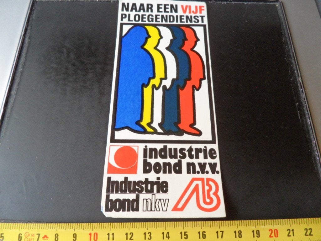 sticker naar een VIJF ploegendienst industriebond NVV NKV, Ophalen, Zo goed als nieuw