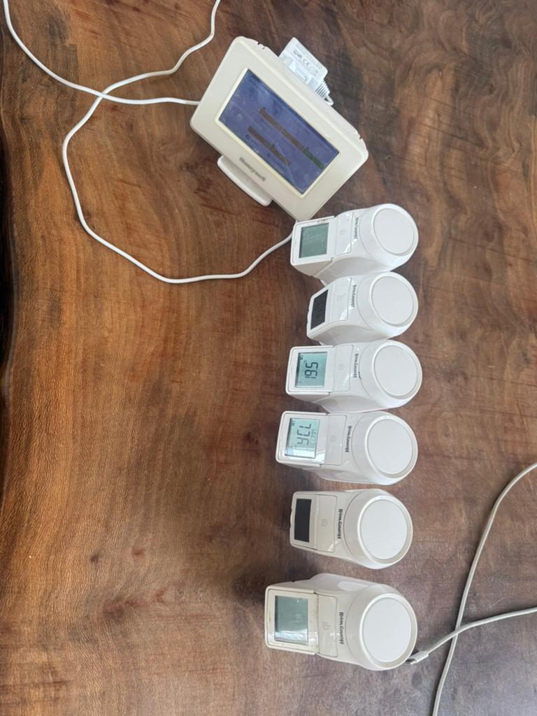 Honeywell evohome systeem 6 radiatorknoppen, Ophalen of Verzenden, Slimme thermostaat, Zo goed als nieuw