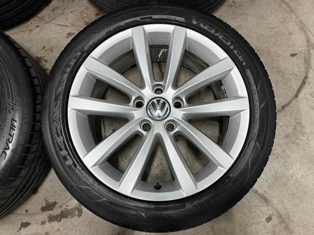 17” INCH ORIGINEEL VOLKSWAGEN PASSAT VELGEN ZOMER ZILVER, Auto-onderdelen, Banden en Velgen, 215 mm, Banden en Velgen, 17 inch
