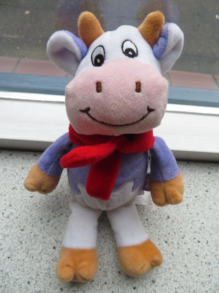 Koe koetje paars wit velours met rode sjaal van Milka, Ophalen of Verzenden, Zo goed als nieuw, Koe