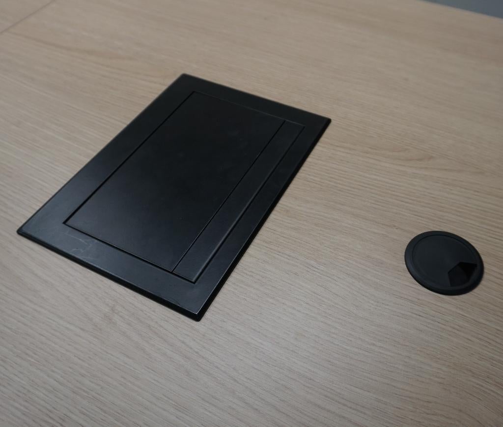 Mara Klaptafel Verrijdbaar | 320 x 80 cm | met Kabeldoorvoer, Gebruikt, -, -, Eikenhout