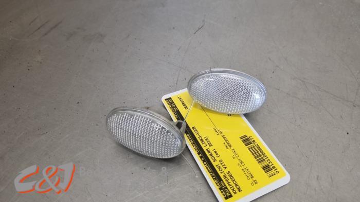 Knipperlicht Scherm links-voor van een Mercedes Vito