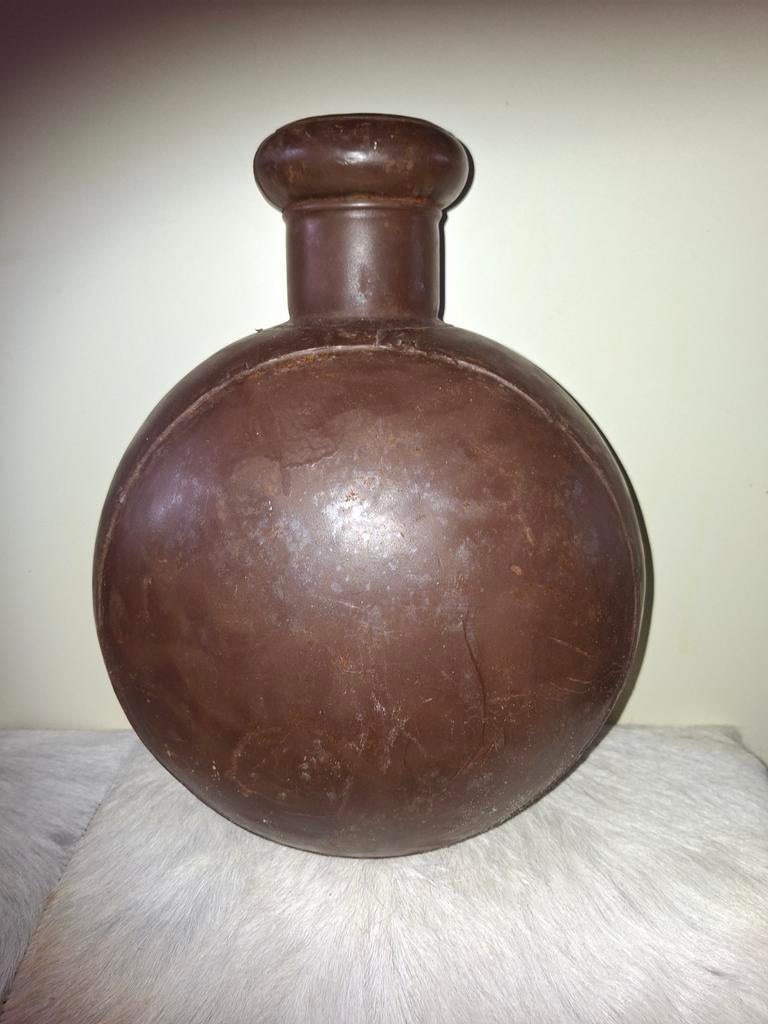 Vintage ijzeren vaas pot, Huis en Inrichting, Woonaccessoires | Vazen, Ophalen, Overige kleuren, Overige materialen, Minder dan 50 cm