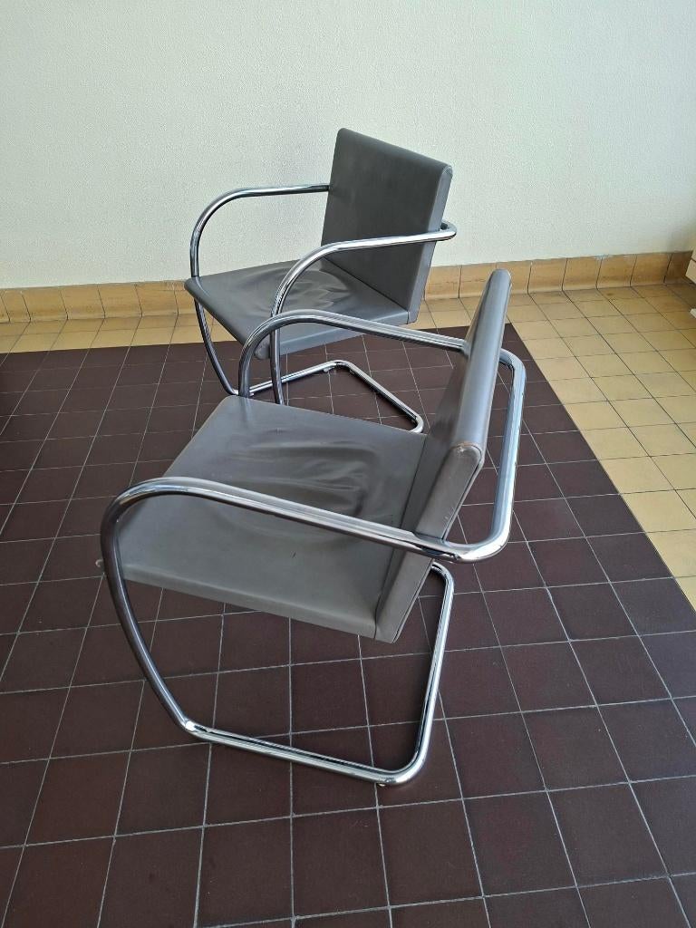 set grijze buisframe fauteuils Brno design Mies van der Rohe, Ophalen, Gebruikt, Bauhaus, 75 tot 100 cm