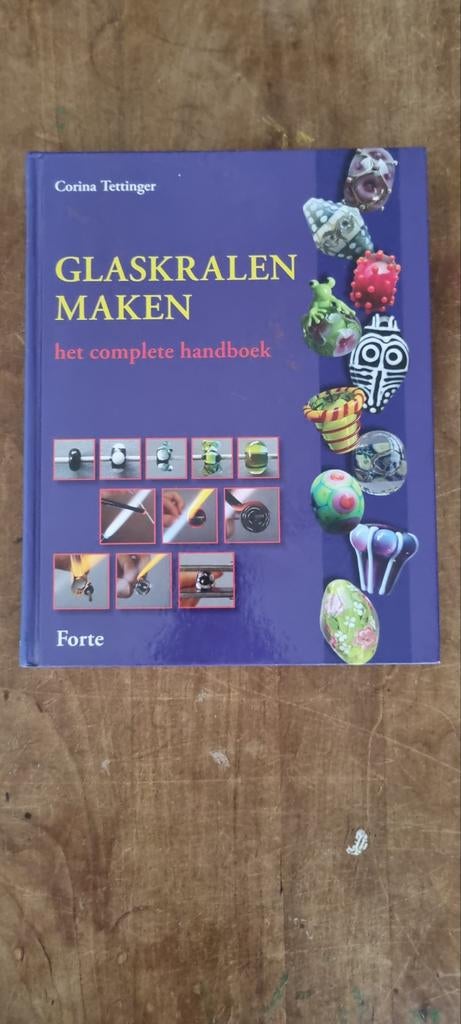 Glaskralen Maken - Compleet Handboek, Boeken, Ophalen of Verzenden, Zo goed als nieuw, Sieraden maken, Corina Tettinger