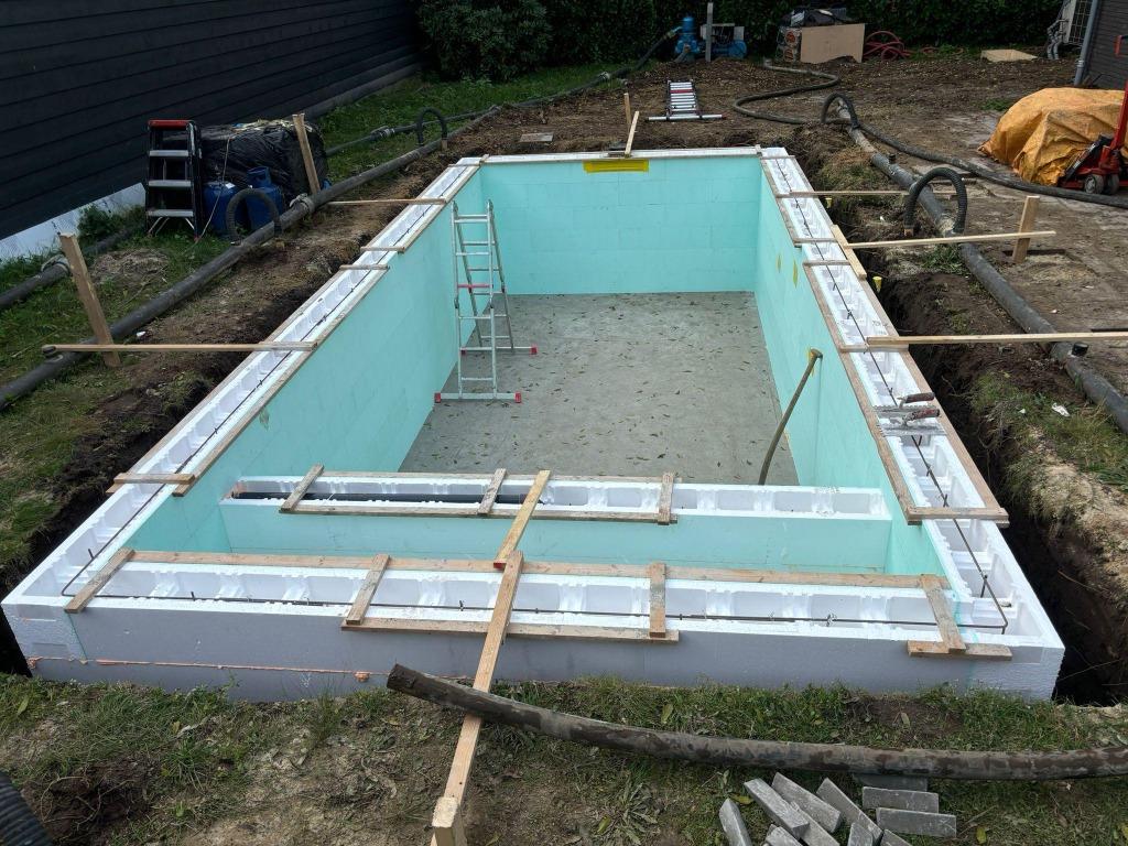 Bouwkundig zwembad | 700 x 350 x 150 cm | All-in, Tuin en Terras, Rechthoekig, Ophalen, 120 cm of meer, 300 cm of meer