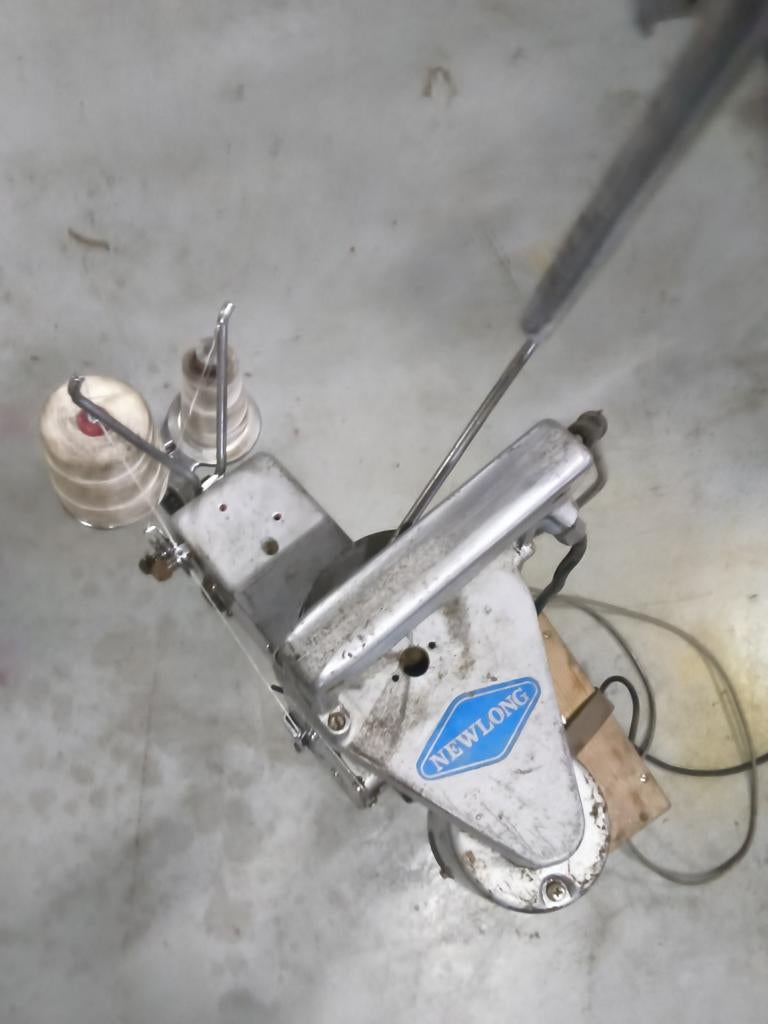 Newlong naaimachine met balans, Zakelijke goederen, Ophalen