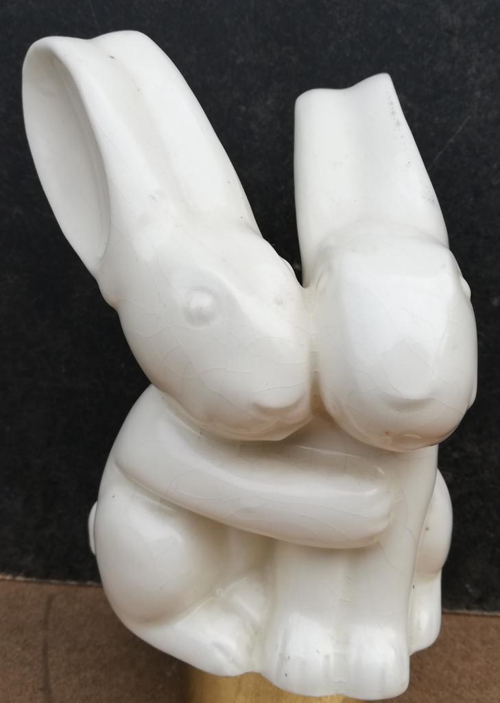 Haas. Verliefd hazenpaar. Art Deco. Ca 1920/1940. 14 cm., Ophalen, Zo goed als nieuw, Wild dier, Beeldje of Figuurtje