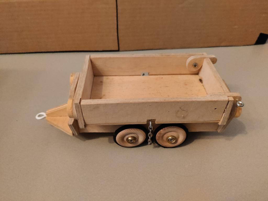Te koop houten kiepkar(kinder speelgoed), Kinderen en Baby's, Speelgoed | Houten speelgoed, Ophalen of Verzenden, Nieuw, Duw- of Trekspeelgoed